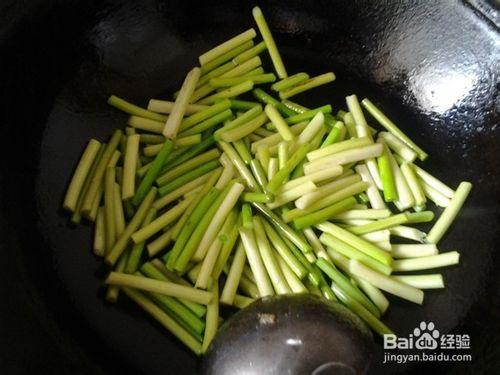 怎麼炒黑木耳蒜薹紅蘿蔔菜