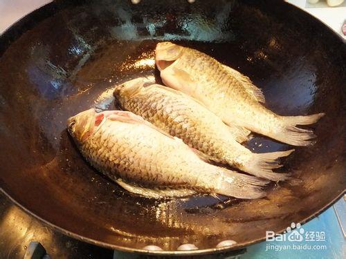 營養、美味奶白鯽魚湯的做法—鯽魚湯