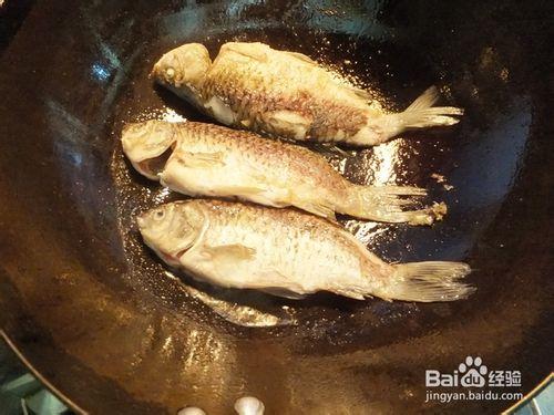 營養、美味奶白鯽魚湯的做法—鯽魚湯