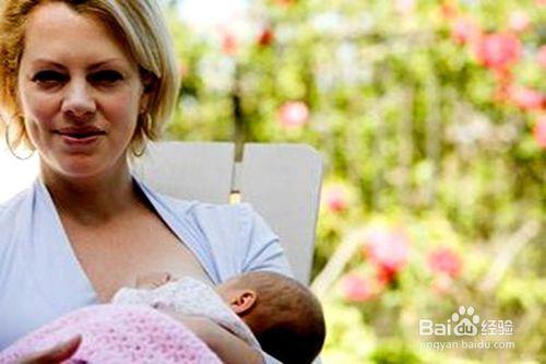 怎樣防止寶寶溢奶？