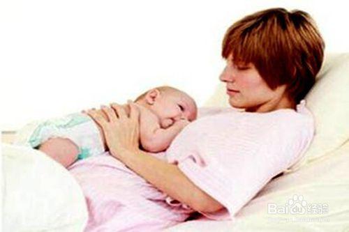 怎樣防止寶寶溢奶？