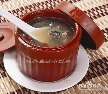 黑豆烏雞湯，滋養補氣