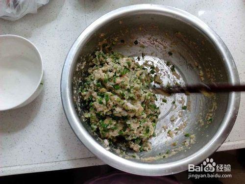 和麵拌陷包餃子(純肉韭菜白菜)：[2]拌陷切面