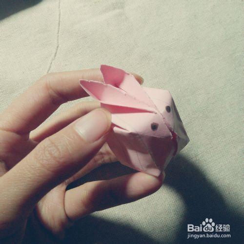 和小朋友一起用廢紙折動物吧：[14]折小兔子