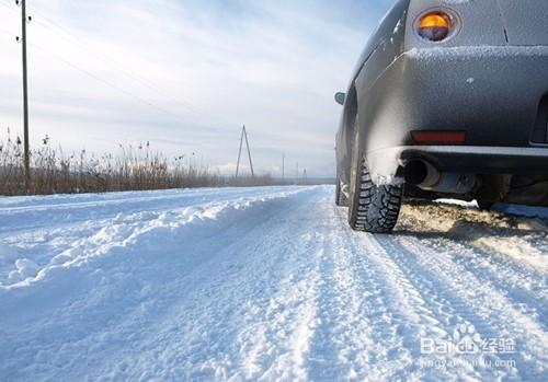 車輪陷雪地，如何破？