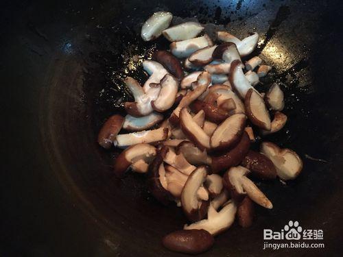 香菇炒牛肉，補中益氣滋養脾胃降血壓血脂糖尿病
