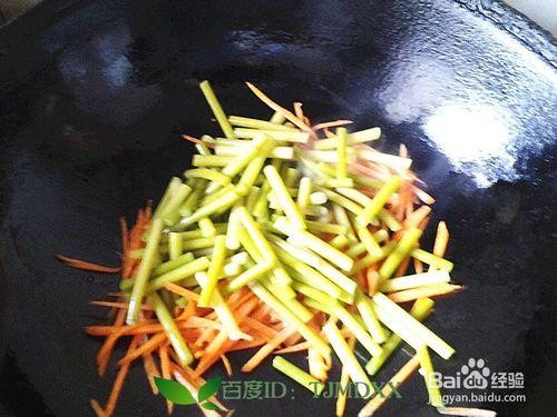 怎麼做土雞蛋炒Carrot garlic moss