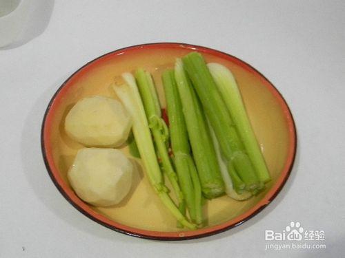 家常菜——蒜香土豆炒西芹