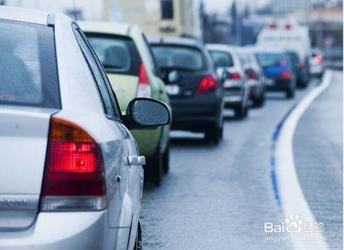 如何躲避大貨車 開車時遇到大貨車怎麼辦