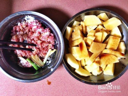 補充體力最快又簡單的懶人午餐—土豆燜肉飯