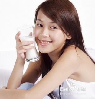 喝牛奶的好處——喝牛奶對人體有什麼好處