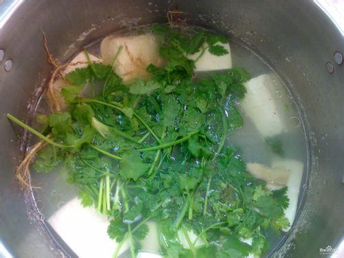 香菜魚頭豆腐湯