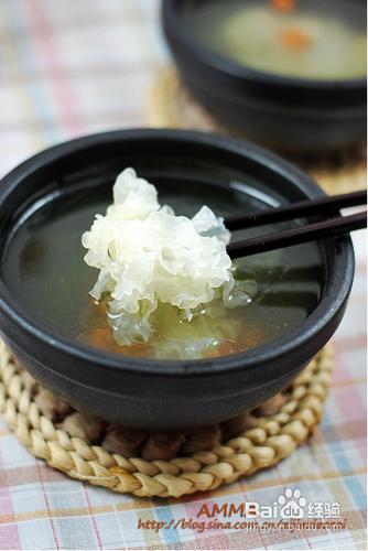 最養女人的一碗藥膳雞湯——銀耳枸杞母雞湯