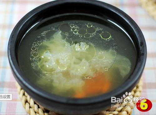 最養女人的一碗藥膳雞湯——銀耳枸杞母雞湯