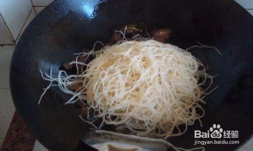 臘肉炒米粉怎麼做