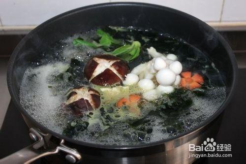 教大家做一道美味素食，鮮菇海菜素菌湯