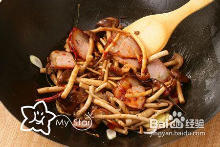 幹鍋臘肉茶樹菇的做法