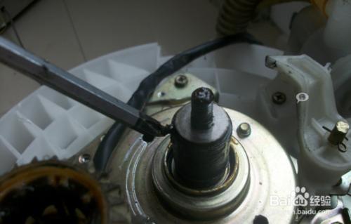 海爾洗衣機XQB42-62A離合器變速軸的維修與拆解
