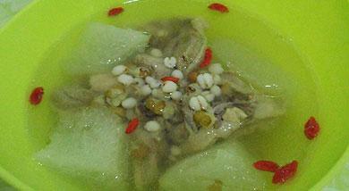 小兒清熱解毒冬瓜綠豆薏仁枸杞鴨腿湯的做法