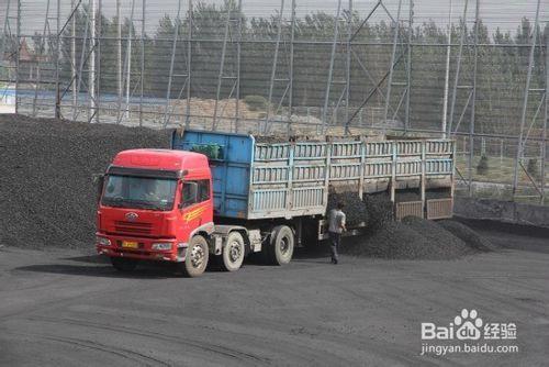 當駕車遇到大貨車時應該注意什麼