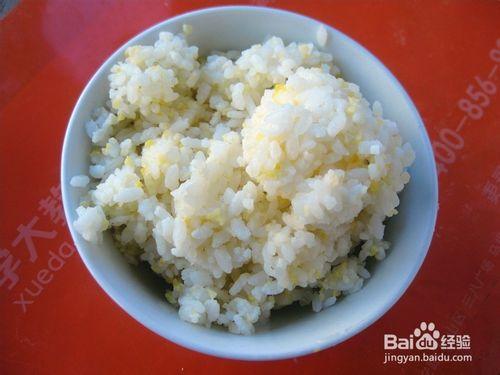 剩米飯做粥——玉米渣米粥