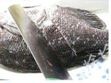 價值1600元的一條極品魚該如何吃——清蒸黑毛魚