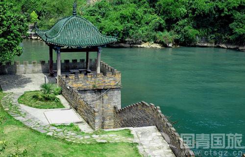 湖北旅遊川鄂咽喉，鄂西重鎮