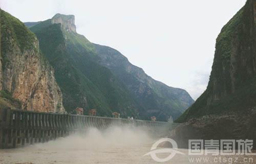 湖北旅遊川鄂咽喉，鄂西重鎮