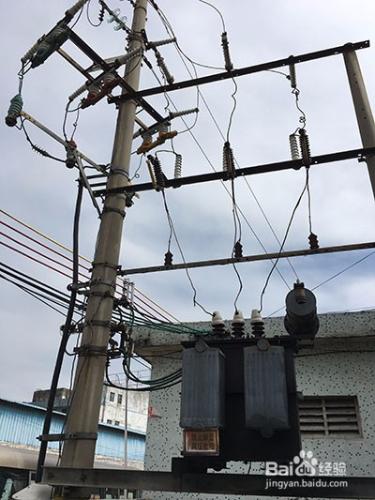 如何使用ES1000高壓電流表測量變壓器上的電流？