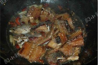 用燒肉的法子烹一條臘魚—【燜燒臘魚】