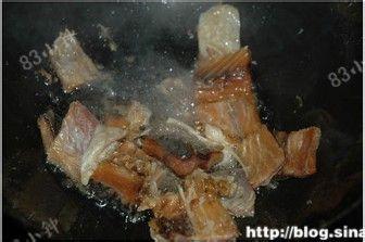 用燒肉的法子烹一條臘魚—【燜燒臘魚】