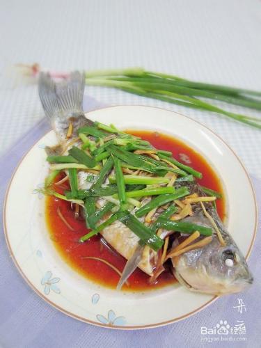 春天食鯽正當時——姜蔥蒸鯽魚