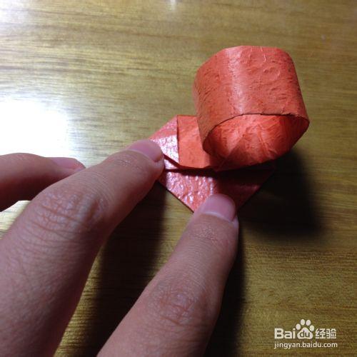 如何用紙折出心形戒指？愛心戒指的折法