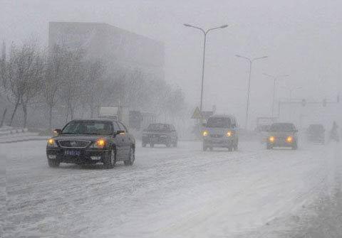 雪天行車巧妙應對開車以“慢”為主