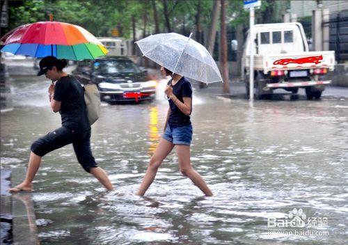 夏天遇到暴雨如何預防危險