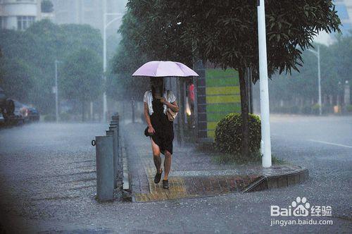 夏天遇到暴雨如何預防危險