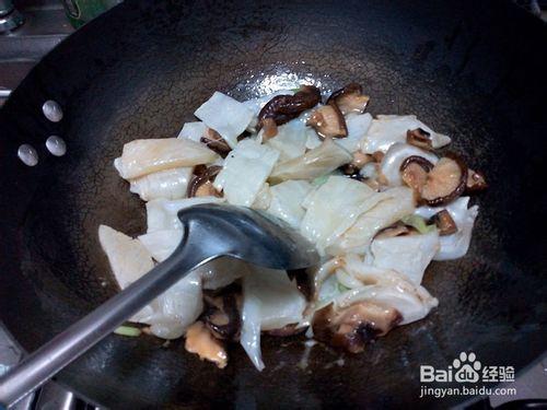 年夜飯吃什麼--冬菇燜花膠