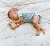 新生兒睡覺哪種睡姿最佳？
