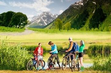 騎車出遊，腿部肌肉痠疼怎麼辦呢？