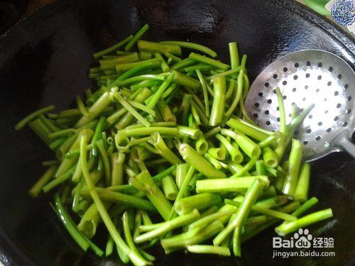 怎麼做素炒胡蘿蔔空心菜——營養不長胖