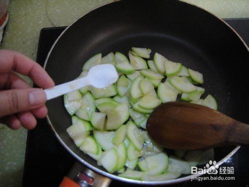 2歲寶寶食譜---素炒西葫蘆！