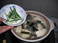 家庭營養養生靚湯——海帶豆腐鯽魚湯