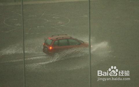 汽車保養,遭遇暴雨如何除溼