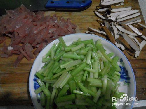 家常版香芹豆乾（加肉）