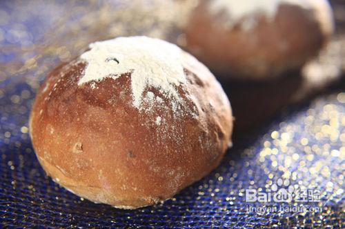 內裡卻有大學問的麵包——野生藍莓麵包