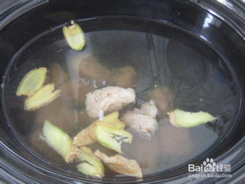 冬季裡一碗讓人心生溫暖的熱湯------排骨蓮藕湯