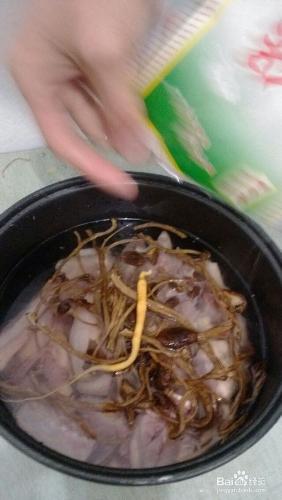 怎樣做茶樹菇老鴨湯：茶樹菇老鴨湯