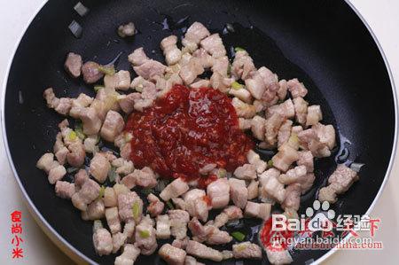 自家餐桌上最真材實料的一碗麵-辣醬肉丁面