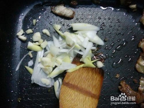 五花肉燒蘑菇的做法