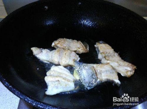 洋蔥燒胖頭魚